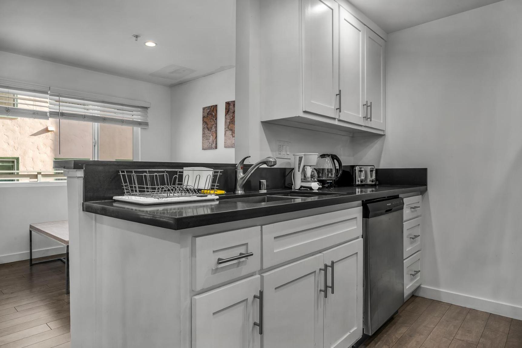 Stylish One-bedroom Retreat With Ac & Free Parking In The Heart Of Hollywood Appartement *